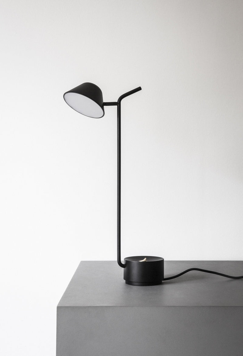 peek table lamp in black design by menu 6