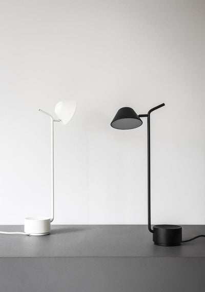 peek table lamp in black design by menu 8