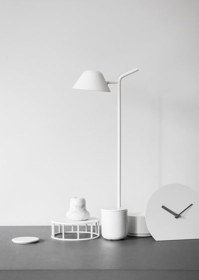 peek table lamp in black design by menu 13